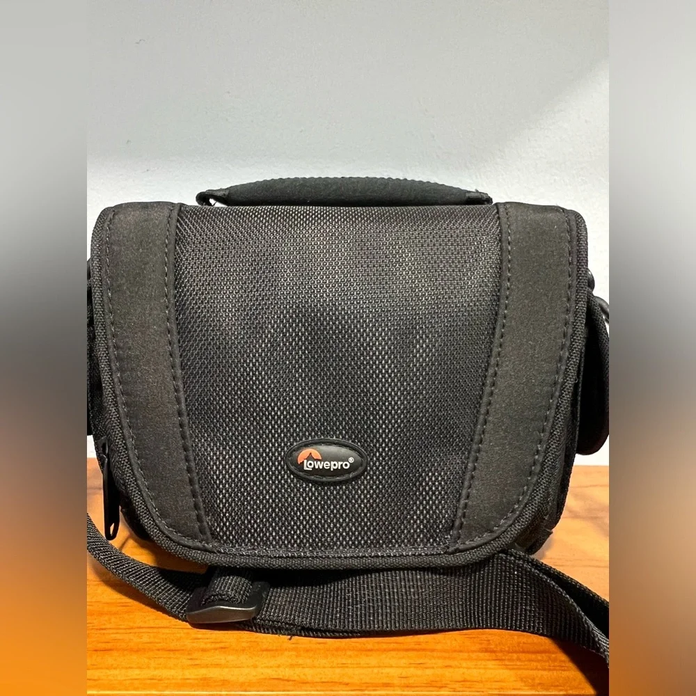 LowePro Edit 110 Digital Video Camera Carry Case Bag Black Crossbody EXCELLENT